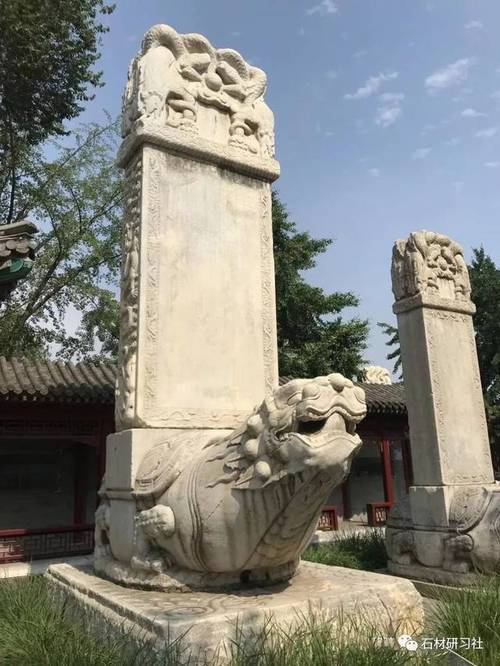 石碑上的动物 沉默的守护者与千年密码